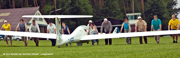 Aufwind für alle: Flieger und Helfer des Aero Clubs Fürth können noch immer nicht ganz fassen, dass sie im kommenden Jahr erstklassig in der Luft unterwegs sind.